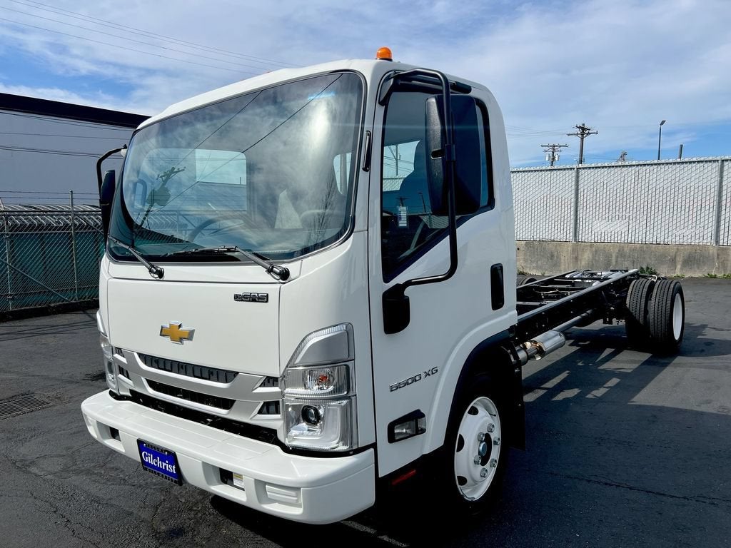 2025 Chevrolet Low Cab Forward 5500 XG NA in Arc White — front three-quarter view